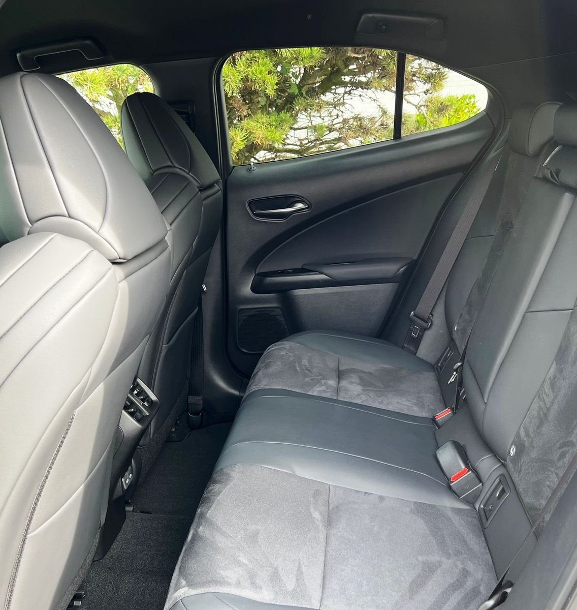 Lexus UX 250H F Sport Leder Kamera SHZ foto 8