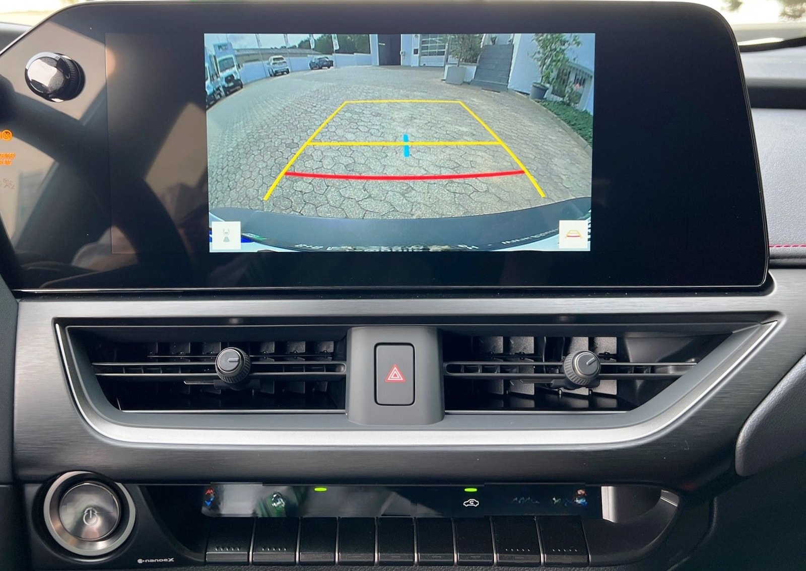 Lexus UX 250H F Sport Leder Kamera SHZ foto 10