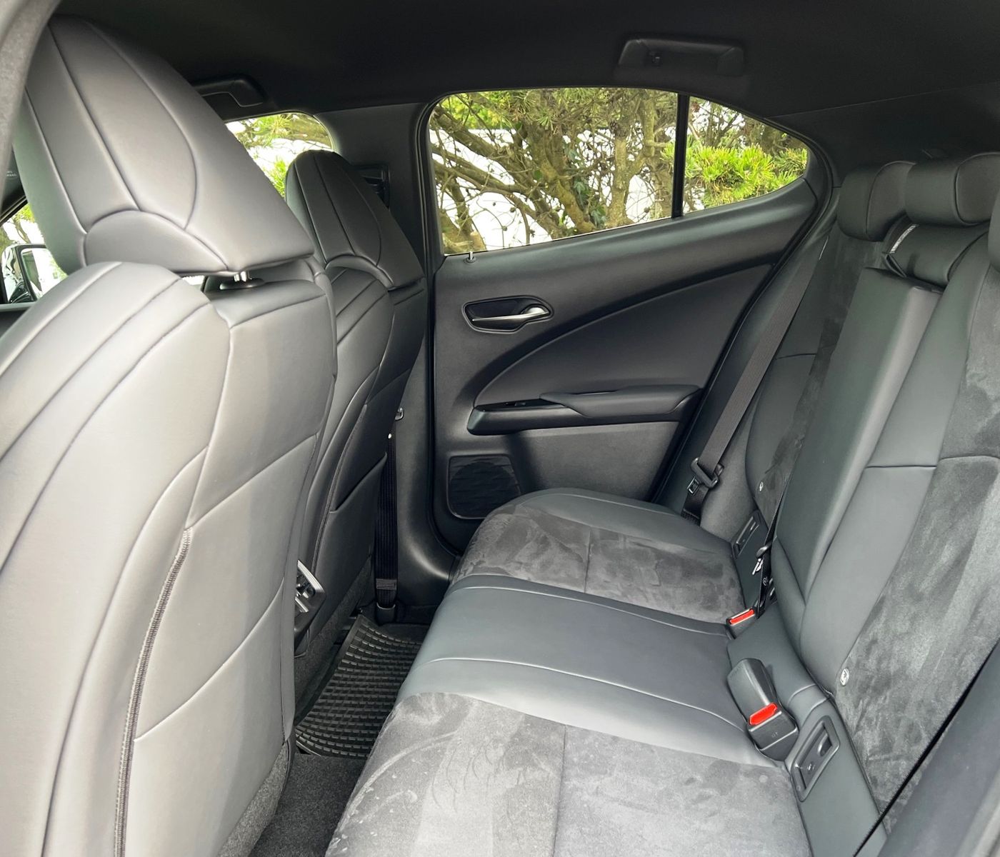 Lexus UX 250H F Sport Leder Kamera SHZ foto 8