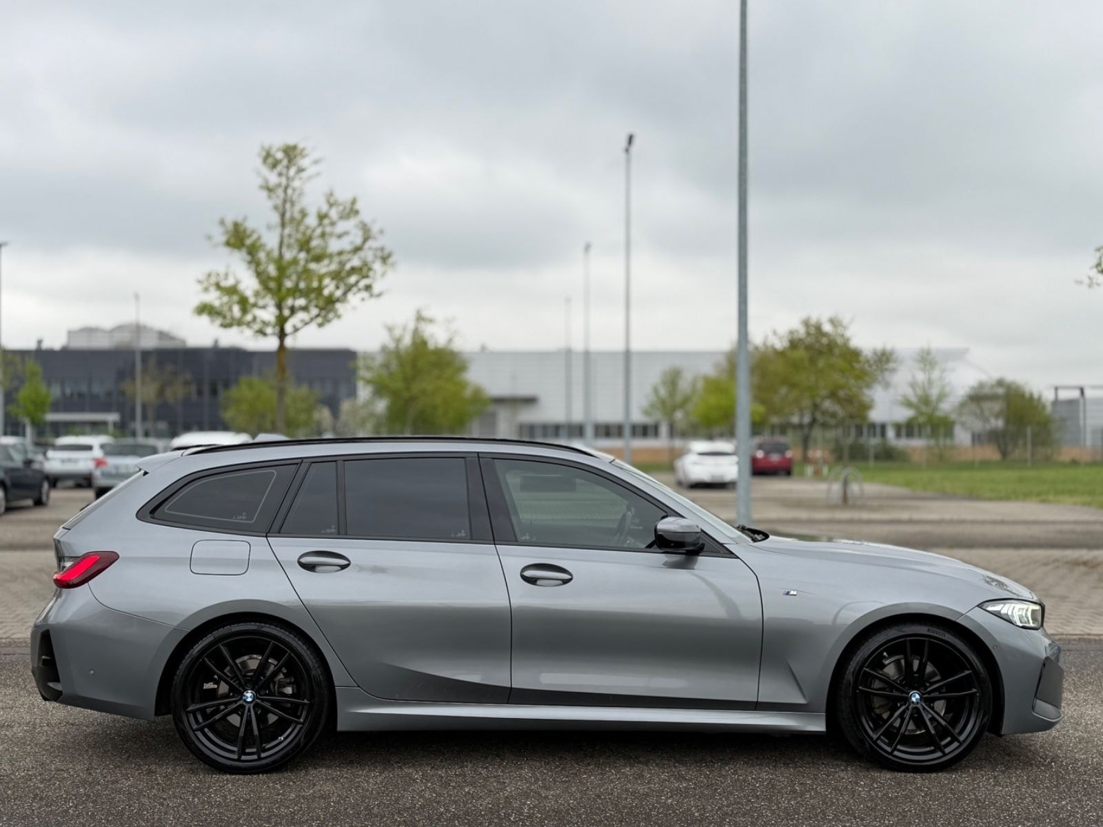 BMW 320 3 Touring 320 d M Sport 1.HD LED 19" foto 7