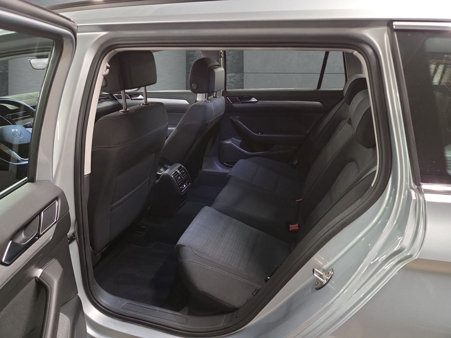 Volkswagen Passat Variant 2.0 TDI Business Navi Pro Ergo-Si foto 9