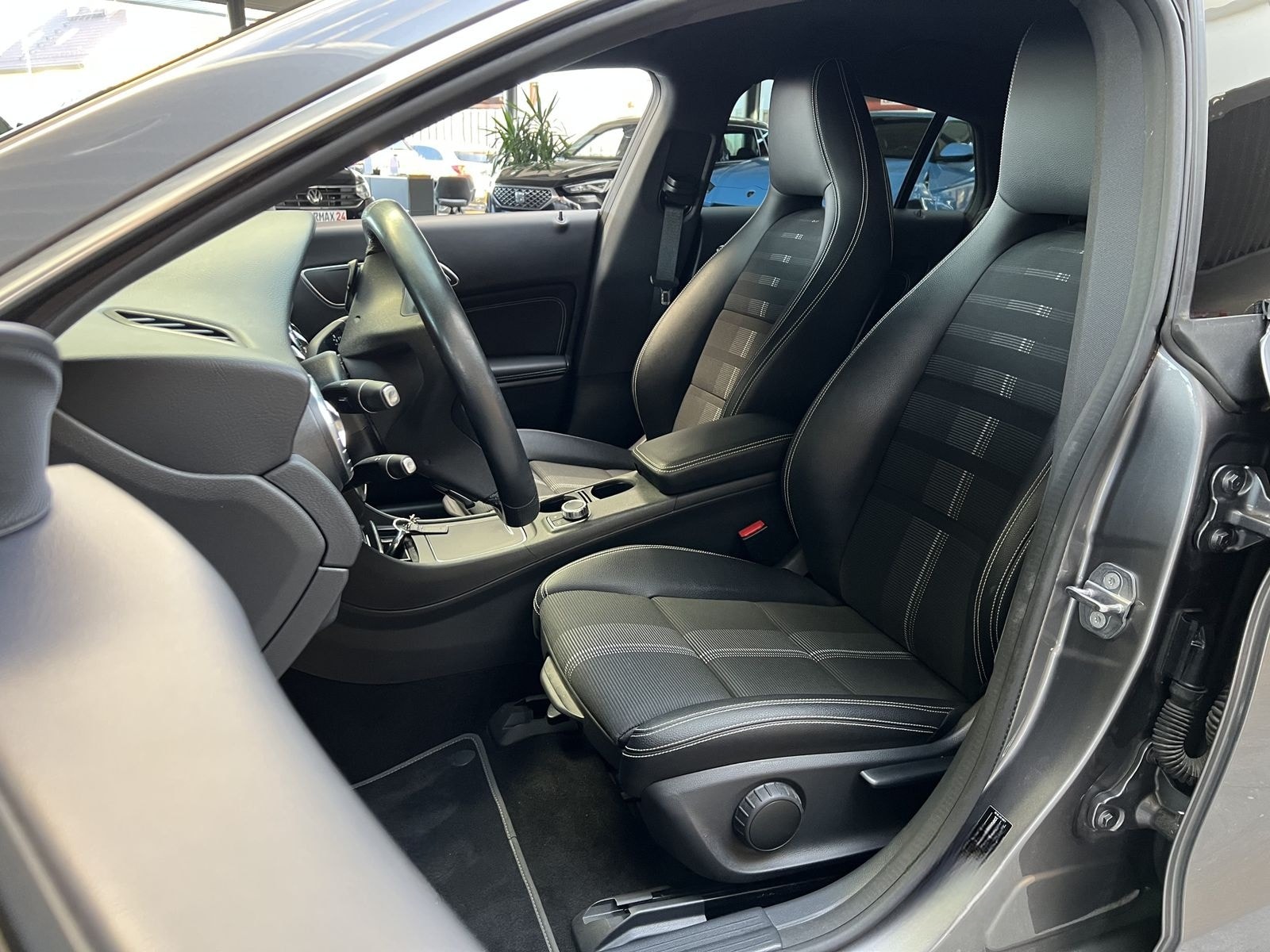 Mercedes-Benz CLA CLA 200 SPB Aut Urban Navi LED-Xen PDC foto 2