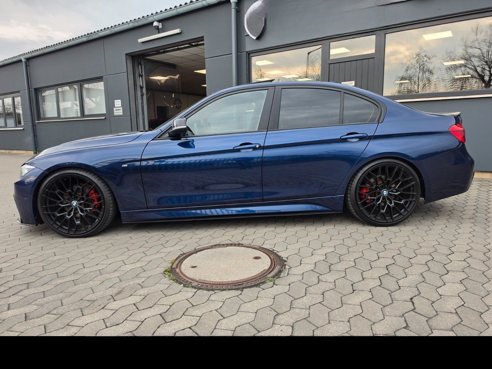 BMW 320i xDrive M Sport*Carbon*LED*Alcantara Dachhim foto 11