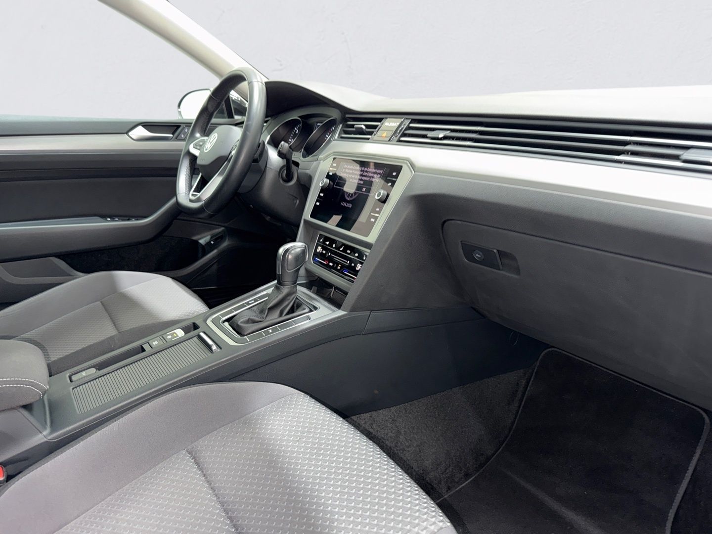 Volkswagen Passat Variant 2.0 TDI DSG NAVIGATION KAMERA SHZ foto 14