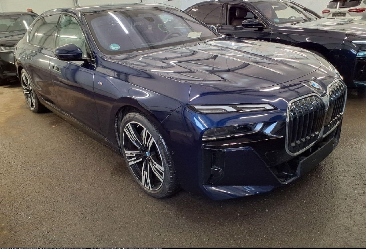 BMW 740d xDr M SPORT SkyLounge,StHzg,360°,DAPro,HUD foto 3