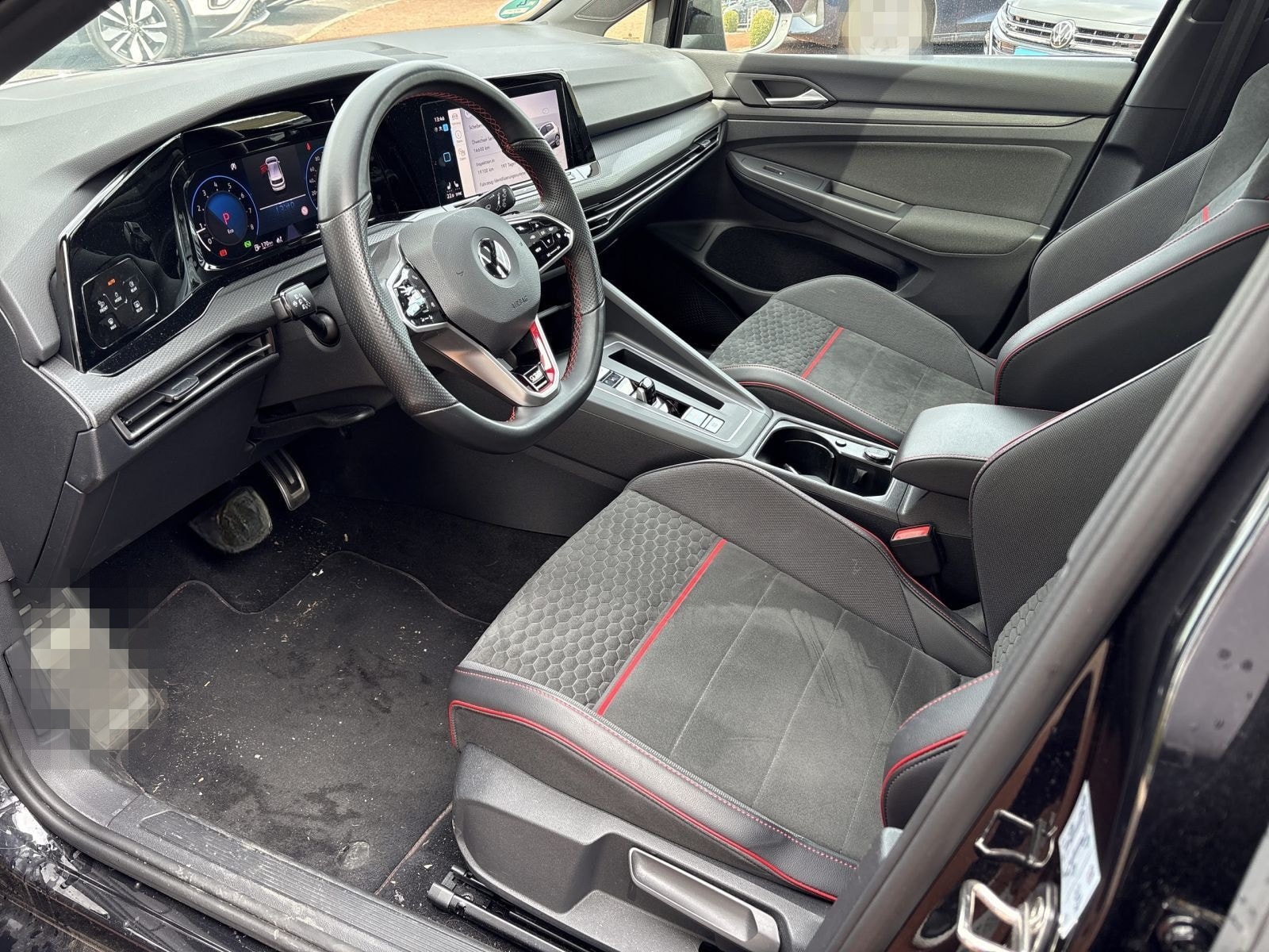 Volkswagen Golf VIII GTI Clubsport 2.0 TSI DSG Panorama+Nav foto 5