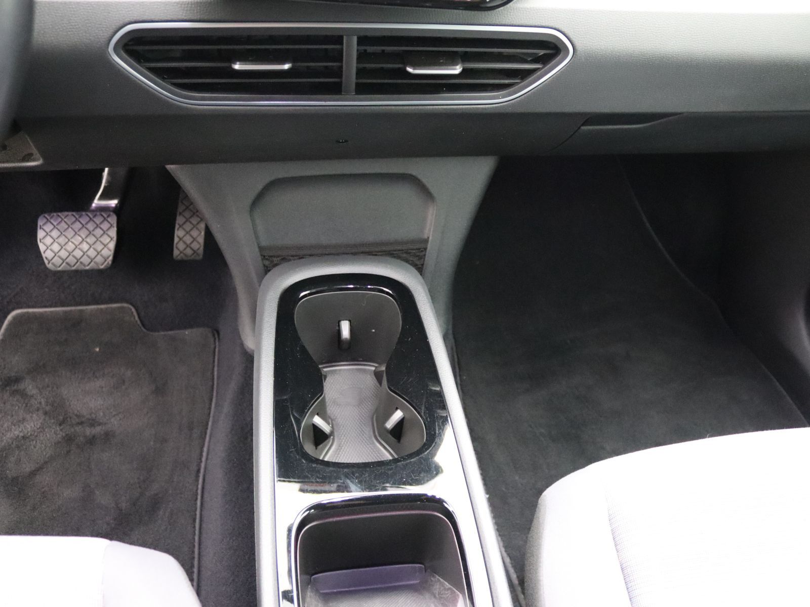 Volkswagen ID.3 Pro Performance / Navi, ParkAssi, LED, WP foto 16