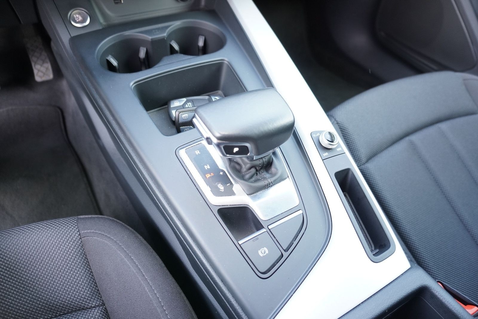 Audi A4 Avant 35 TDI *Automatik*Navi* foto 24