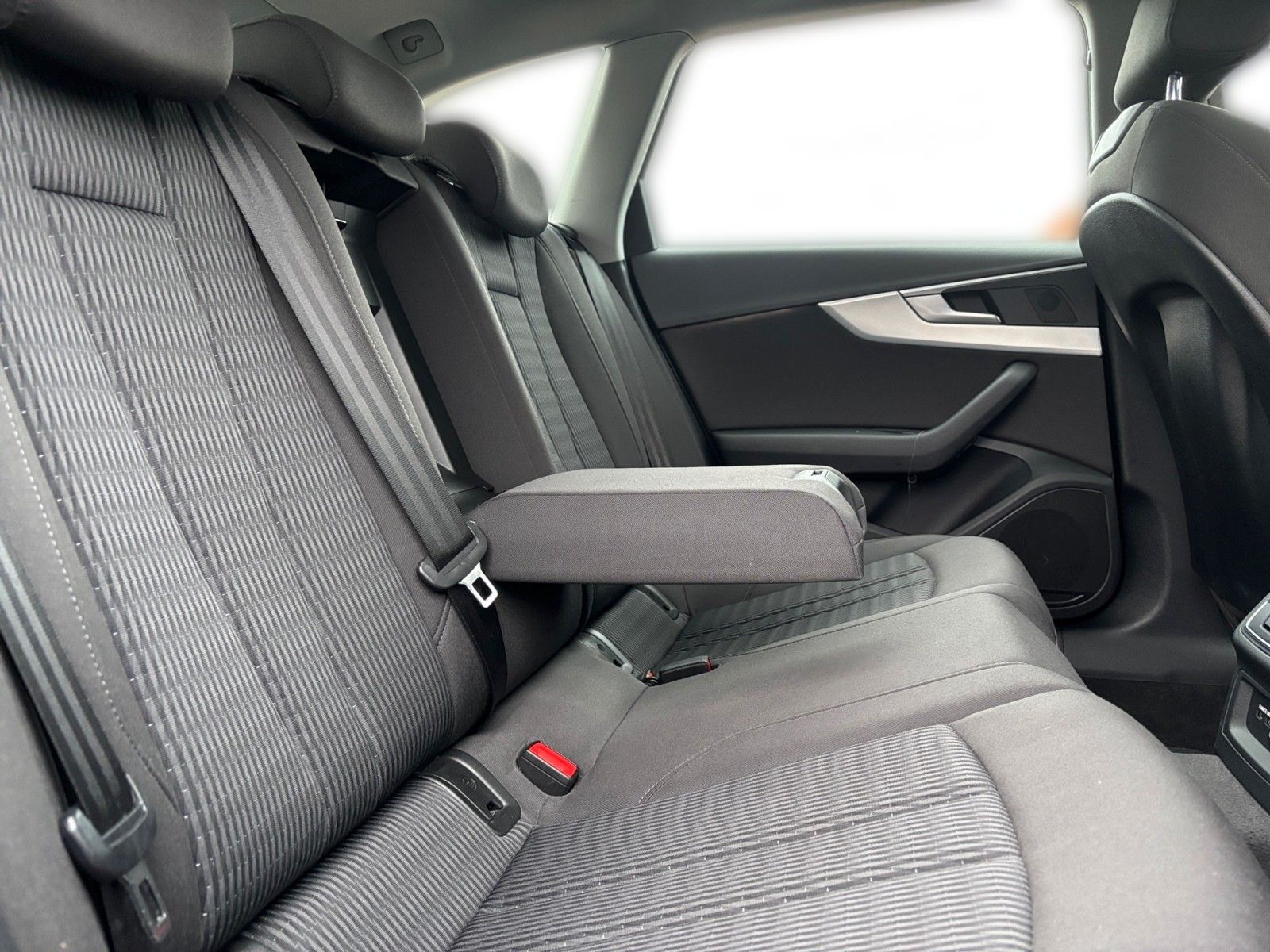 Audi A4 Avant 40 TFSI design/Navi/Xenon/FSE/Kamera foto 18