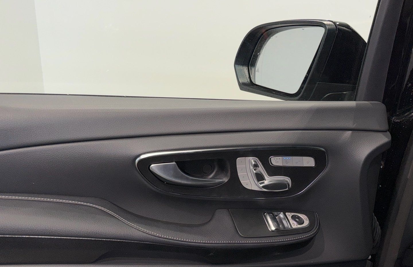 Mercedes-Benz V 300 d 4MATIC AVANTGARDE Extralang AMG Distr. foto 15