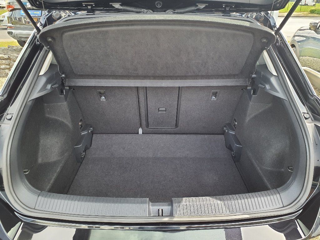 Volkswagen T-Roc  1.0 Goal - NAVI,ACC,SHZG,PDCv+h,LED foto 12