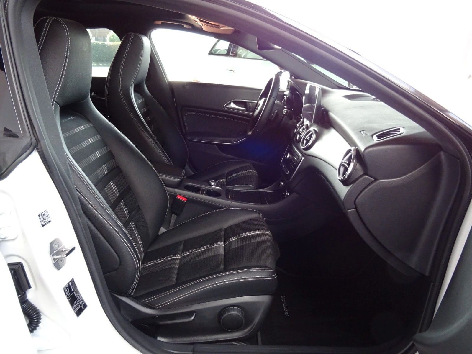 Mercedes-Benz CLA 200 SB Urban/ Autom./ Navi/ LED/ Night/ Pano foto 12