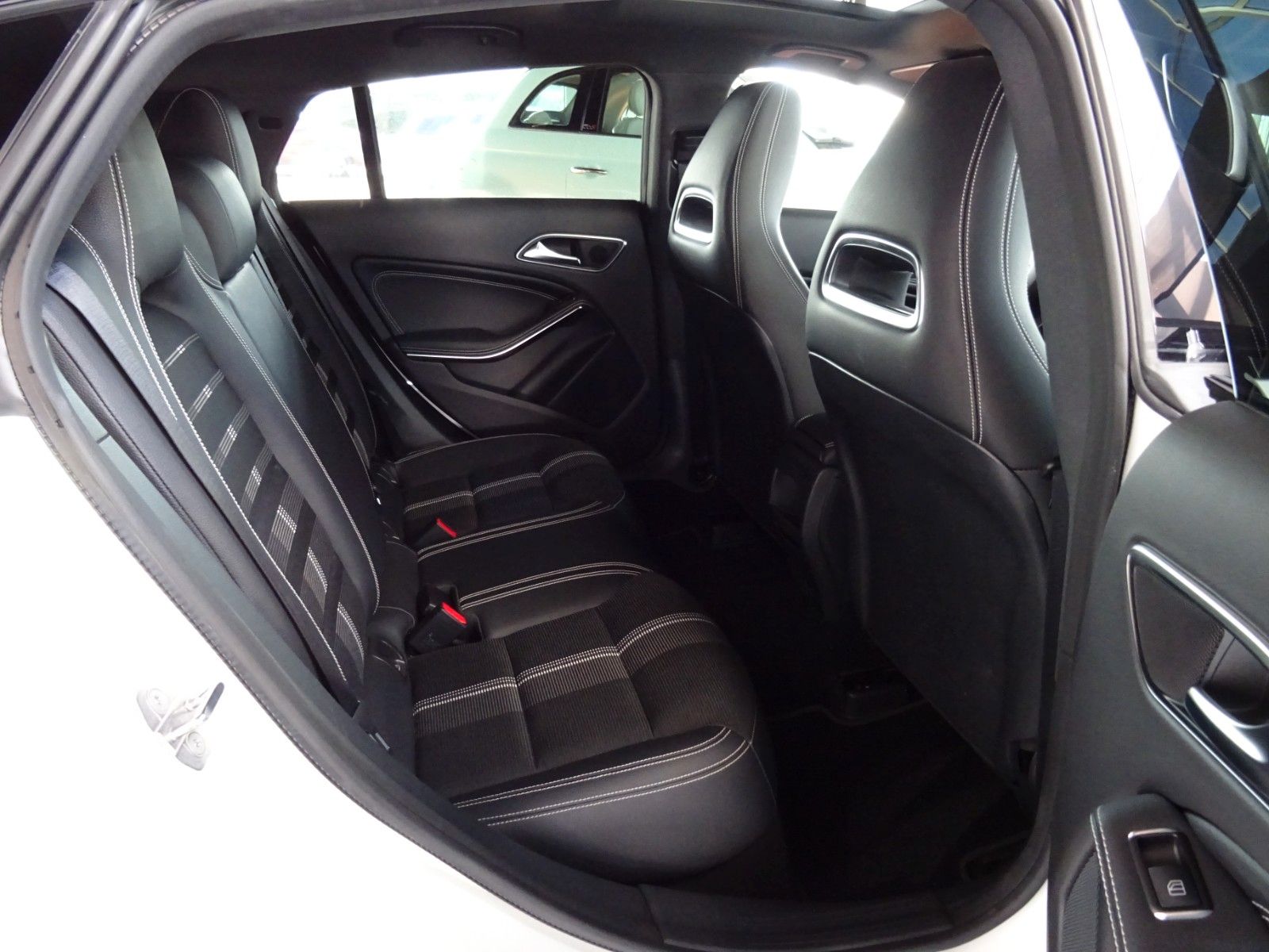 Mercedes-Benz CLA 200 SB Urban/ Autom./ Navi/ LED/ Night/ Pano foto 15