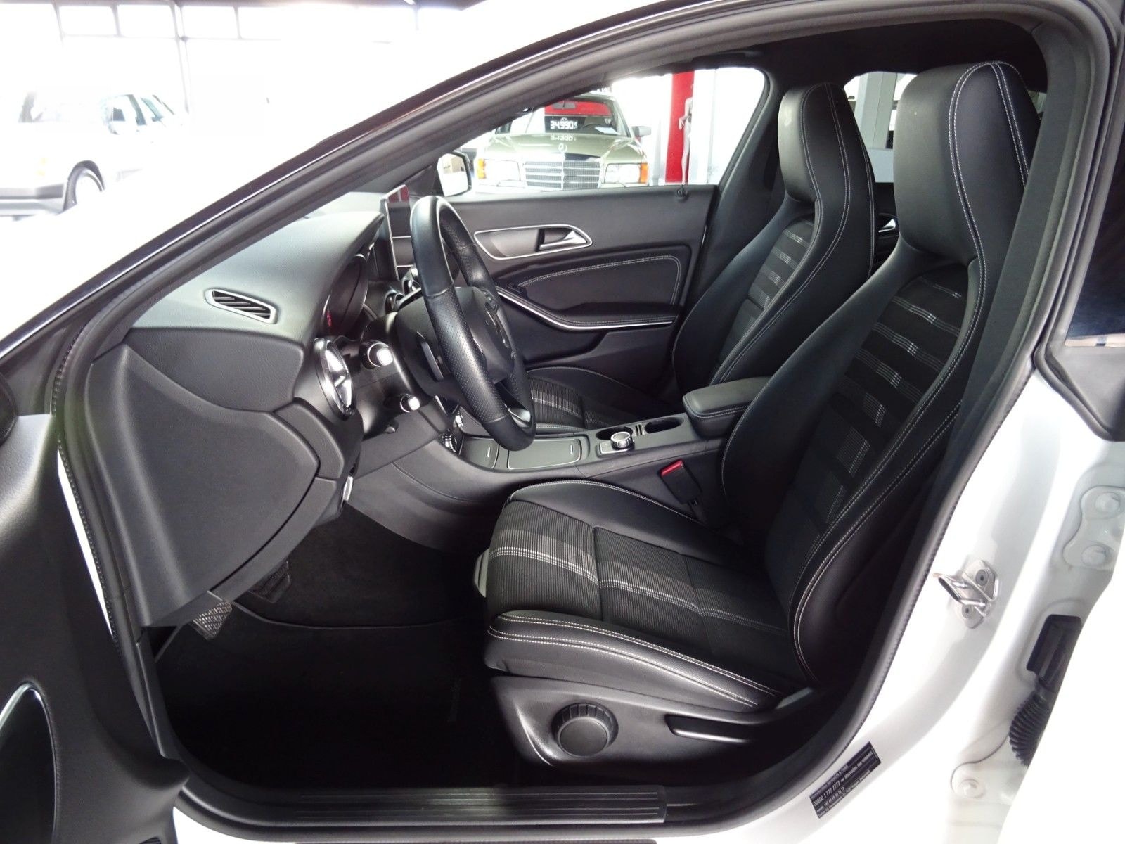 Mercedes-Benz CLA 200 SB Urban/ Autom./ Navi/ LED/ Night/ Pano foto 10