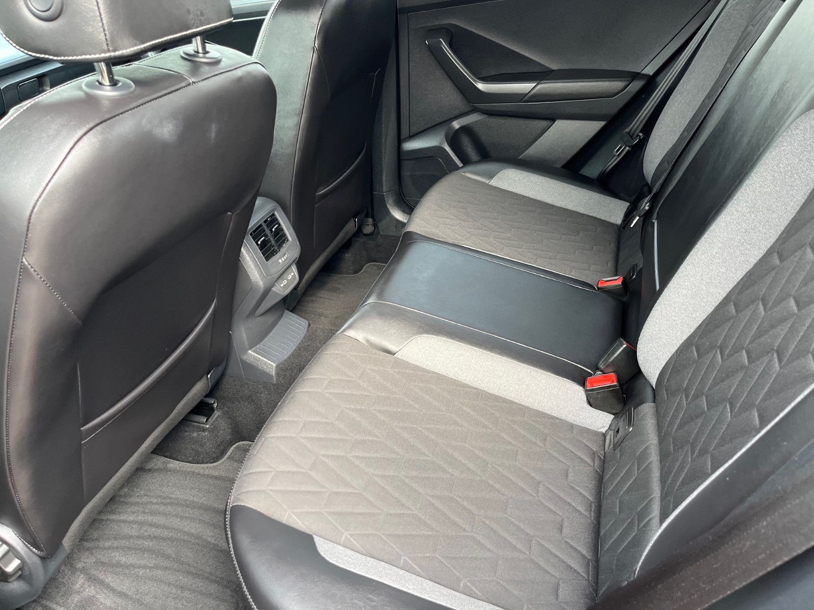 Volkswagen T-Roc Goal mit LED+PDC+NAVI+GARANTIE foto 17