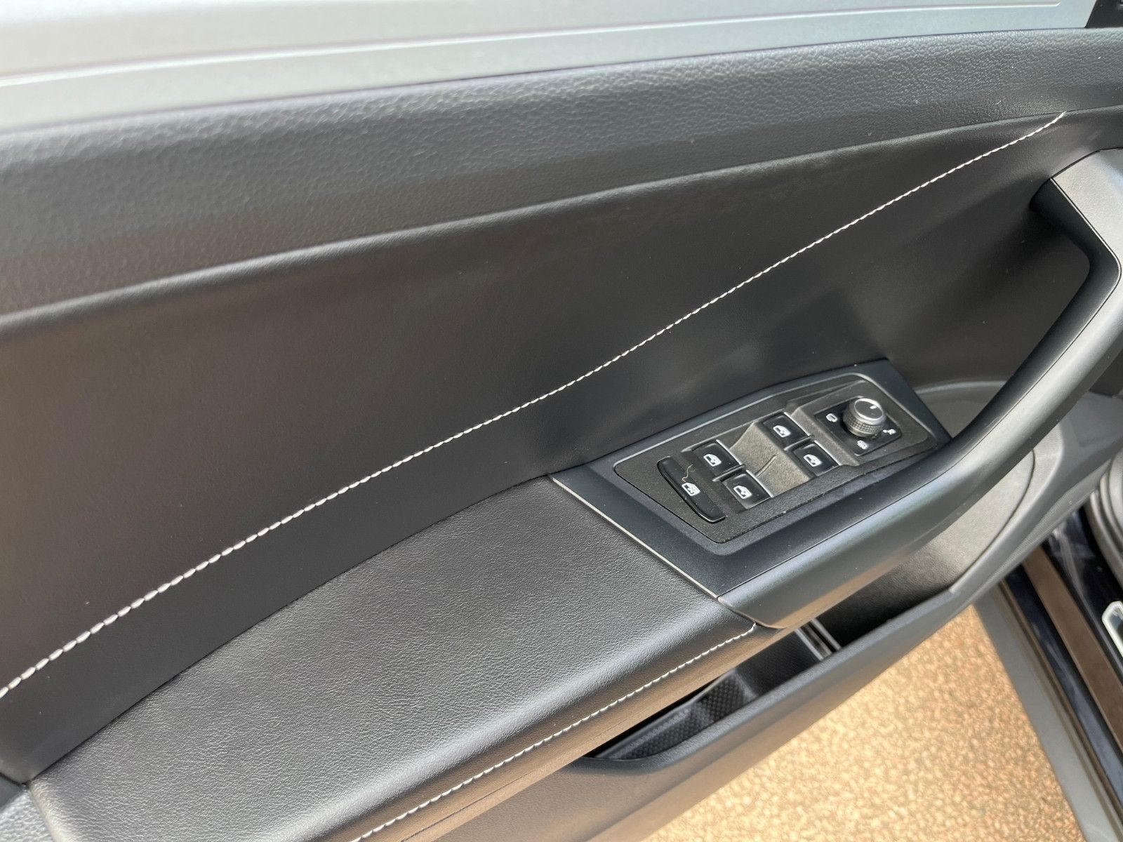 Volkswagen T-Roc Goal mit LED+PDC+NAVI+GARANTIE foto 24