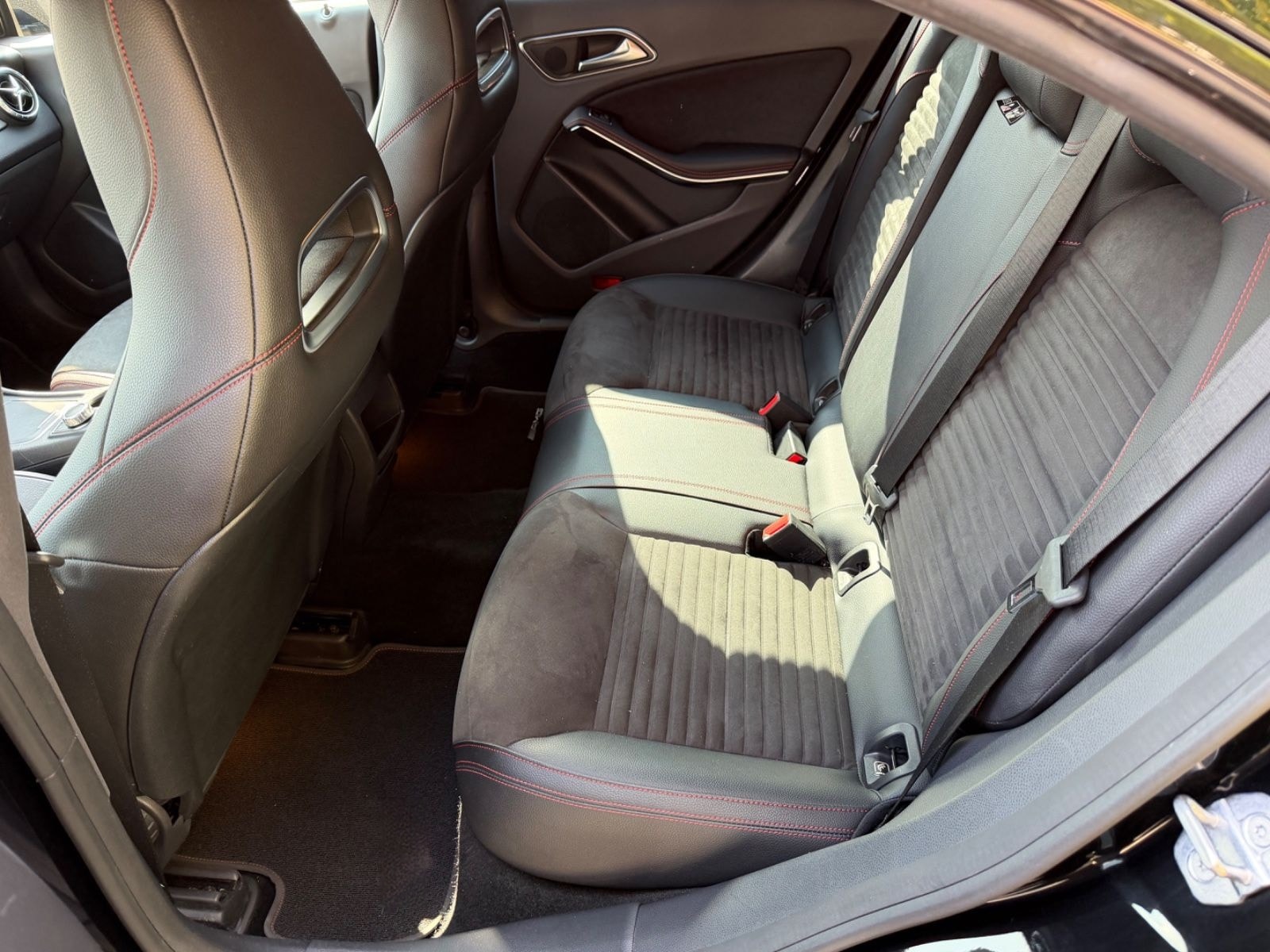 Mercedes-Benz CLA 180 AMG SHZ Klima Edition LED HP TFT 19Zoll foto 6