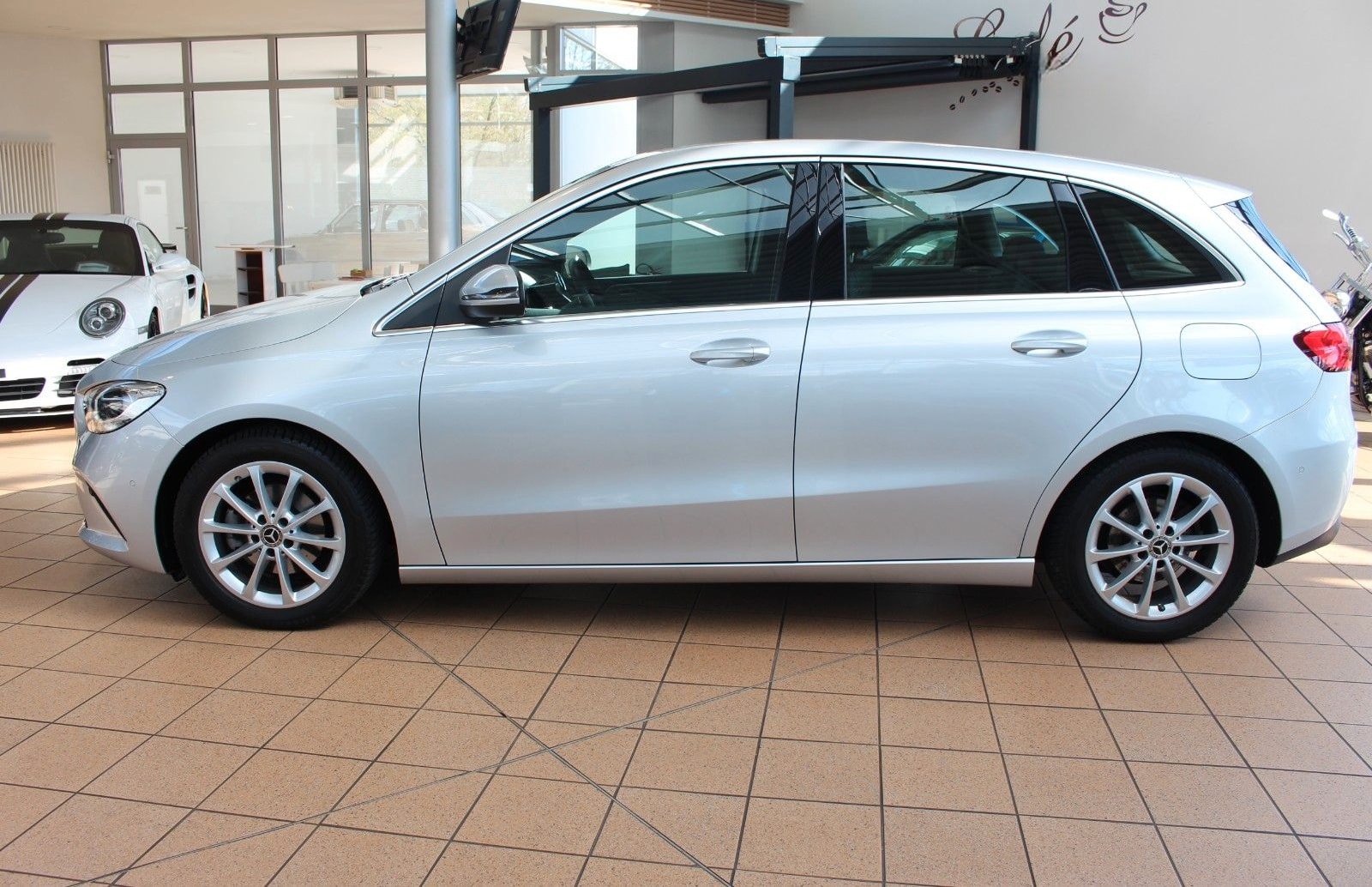 Mercedes-Benz B 180 B B 180 d+Autom+Navi+AHK+SHZ+ foto 3