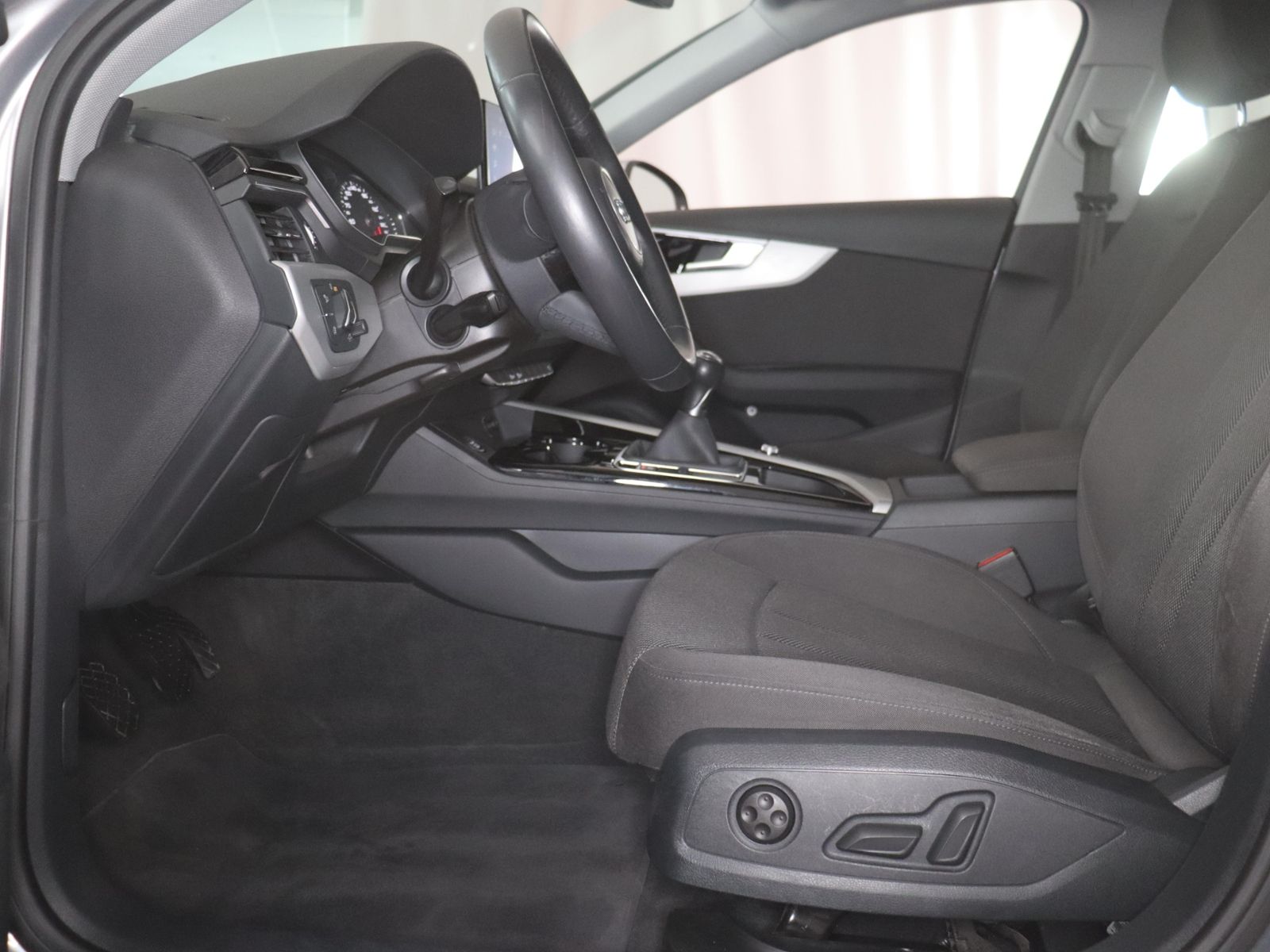 Audi A4 Avant 35TFSI 261,-ohne Anzahlung Navi AHK Sit foto 4