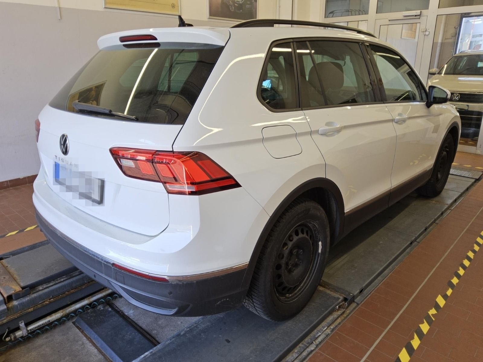 Volkswagen Tiguan 2.0 TDI Life*LED*Rear View*Massagesitze* foto 3