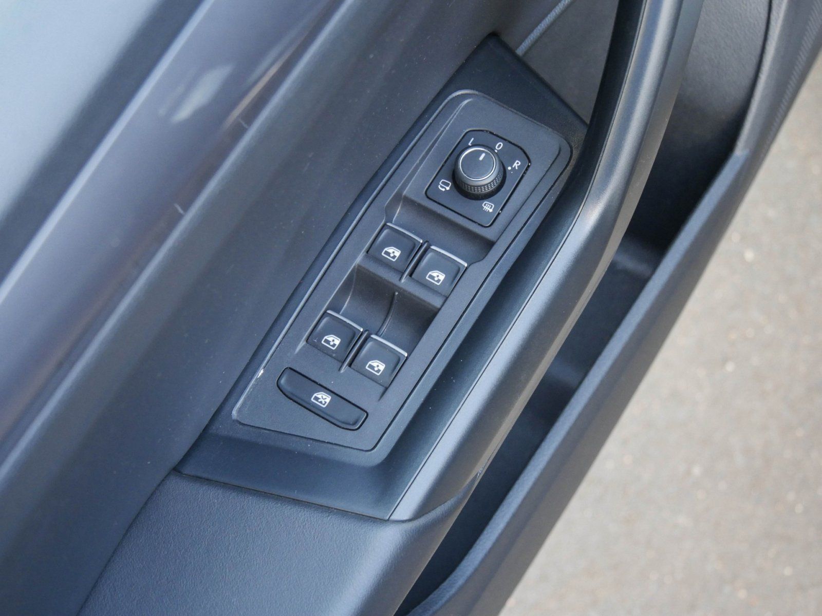 Volkswagen T-Roc 1.5 TSI R-Line LED ACC Navi Kamera foto 13