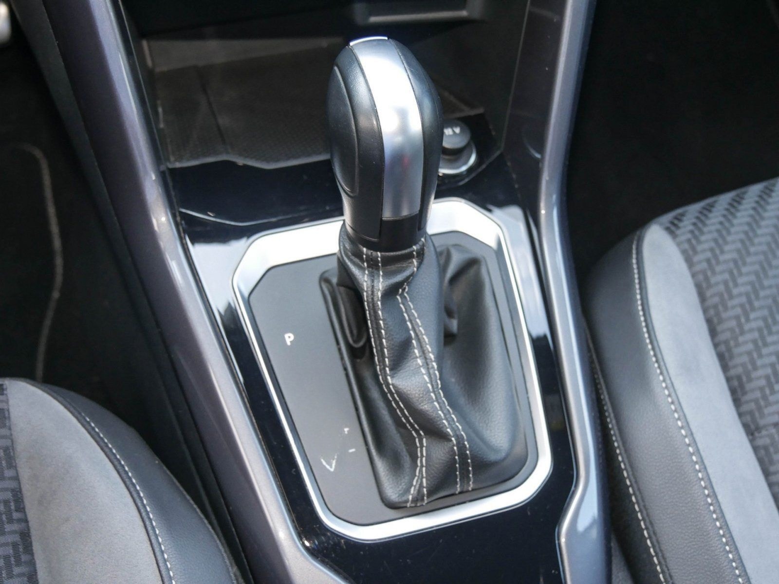 Volkswagen T-Roc 1.5 TSI R-Line LED ACC Navi Kamera foto 10