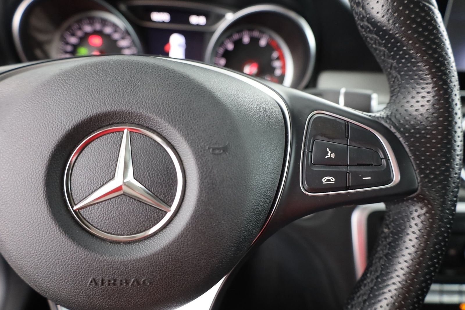 Mercedes-Benz GLA 180 LED Navi Sitzheizung Teilleder PDC ACC foto 16