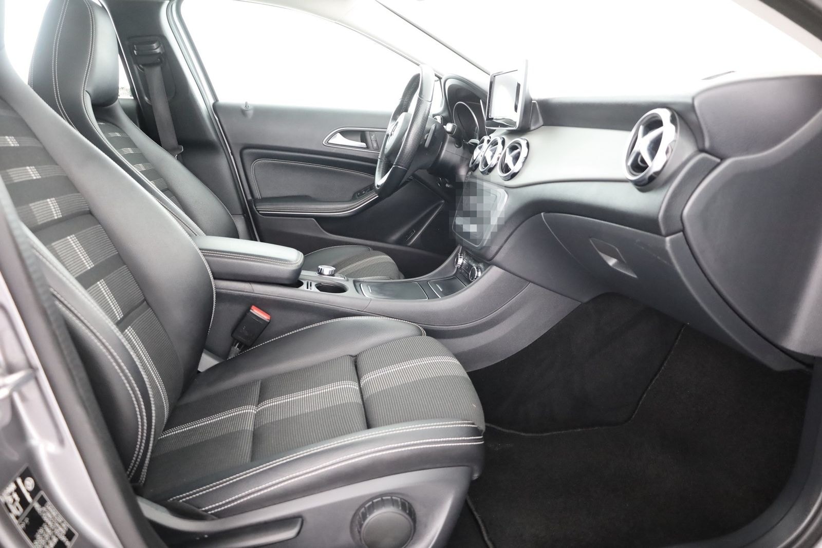 Mercedes-Benz GLA 180 LED Navi Sitzheizung Teilleder PDC ACC foto 24