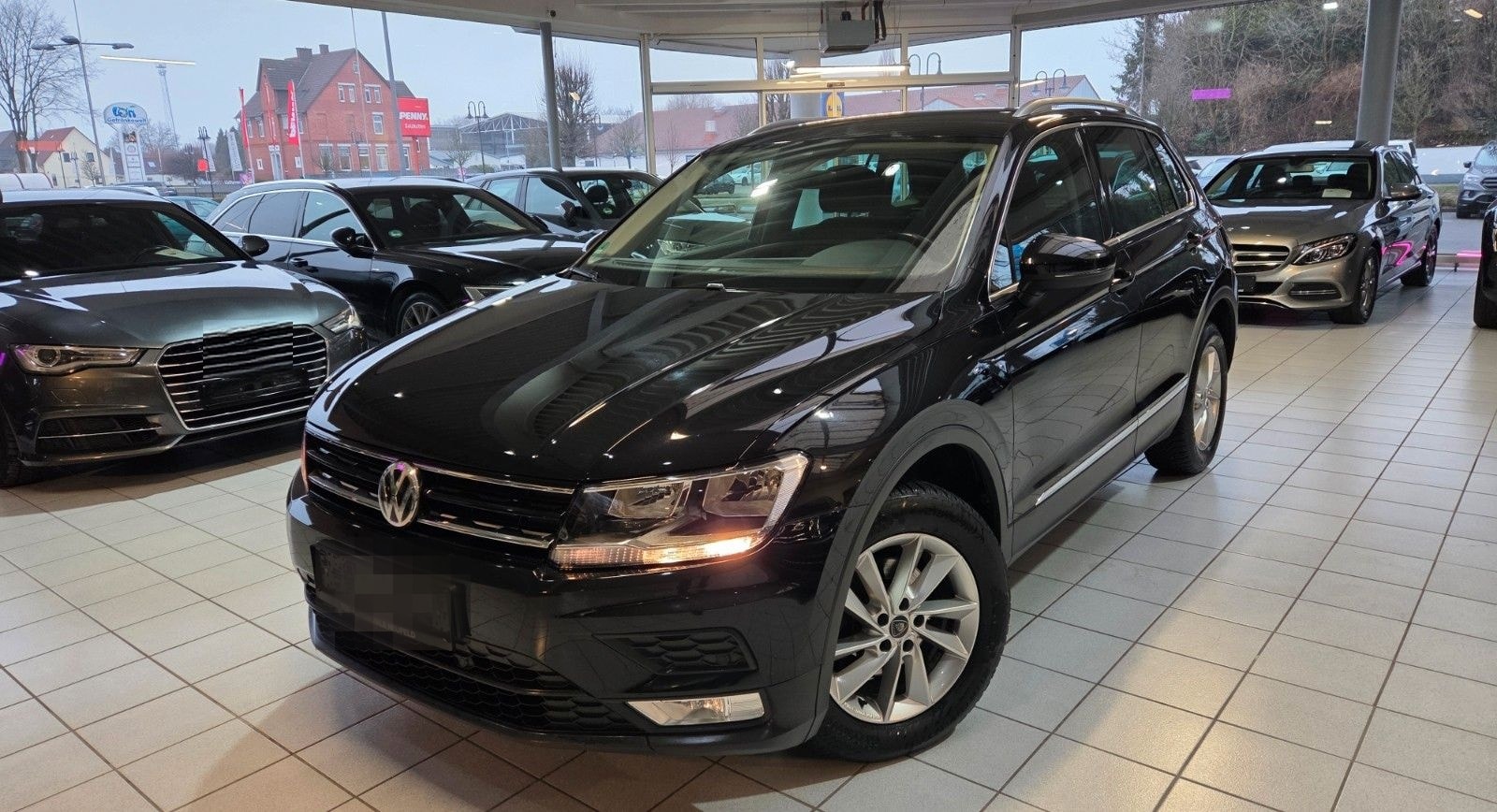 Volkswagen Tiguan 2.0TDI-4X4-AUTOM+AHK+KLIMAUTOM+NAV+1HAND foto 2