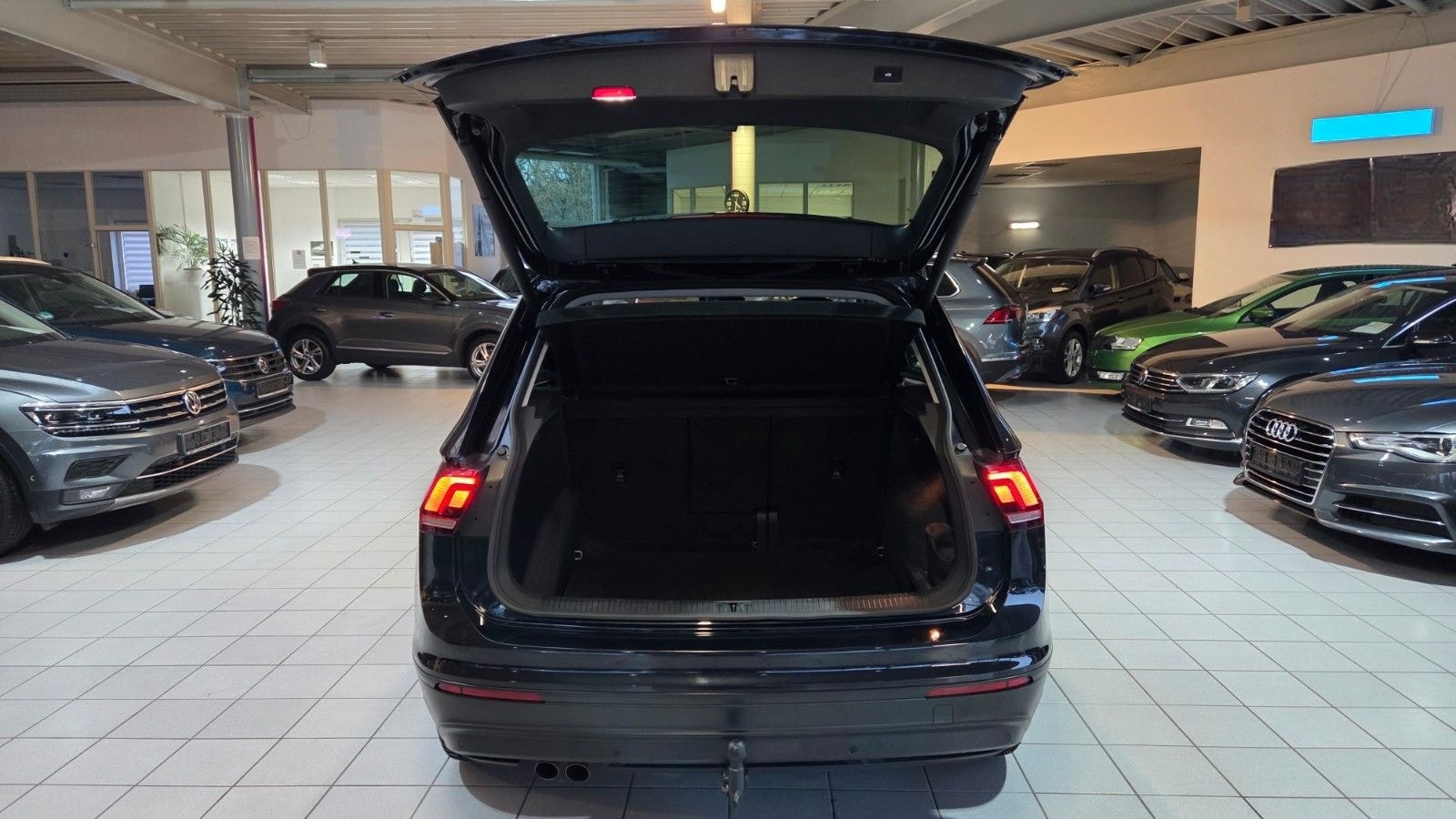 Volkswagen Tiguan 2.0TDI-4X4-AUTOM+AHK+KLIMAUTOM+NAV+1HAND foto 13