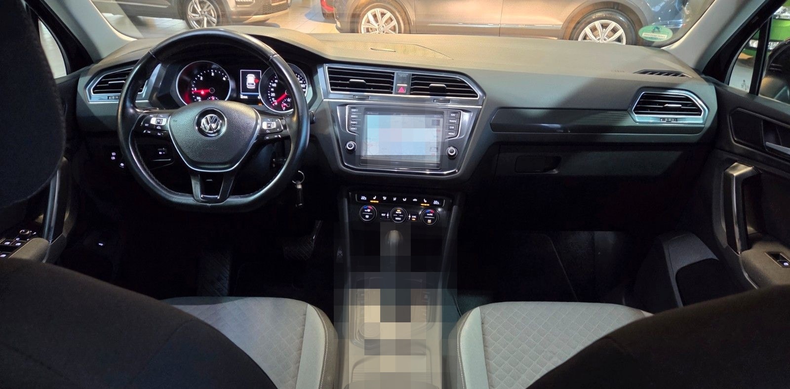 Volkswagen Tiguan 2.0TDI-4X4-AUTOM+AHK+KLIMAUTOM+NAV+1HAND foto 15