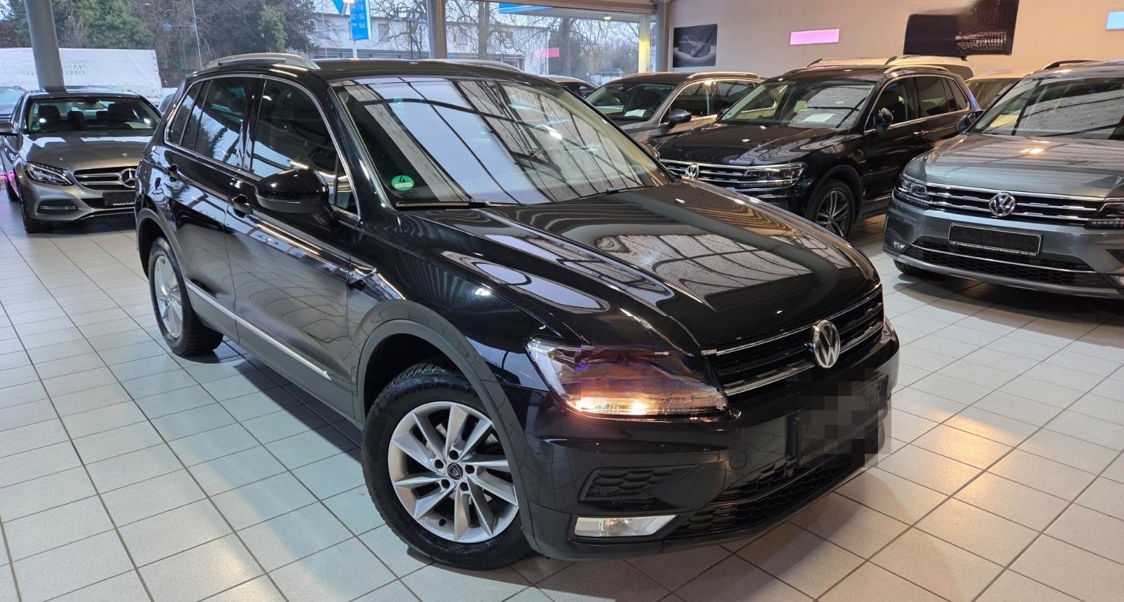Volkswagen Tiguan 2.0TDI-4X4-AUTOM+AHK+KLIMAUTOM+NAV+1HAND foto 4
