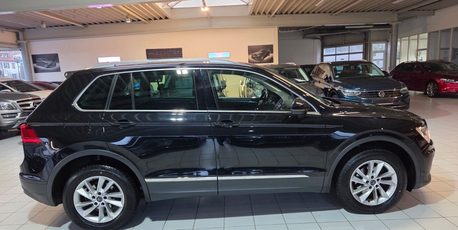 Volkswagen Tiguan 2.0TDI-4X4-AUTOM+AHK+KLIMAUTOM+NAV+1HAND foto 10