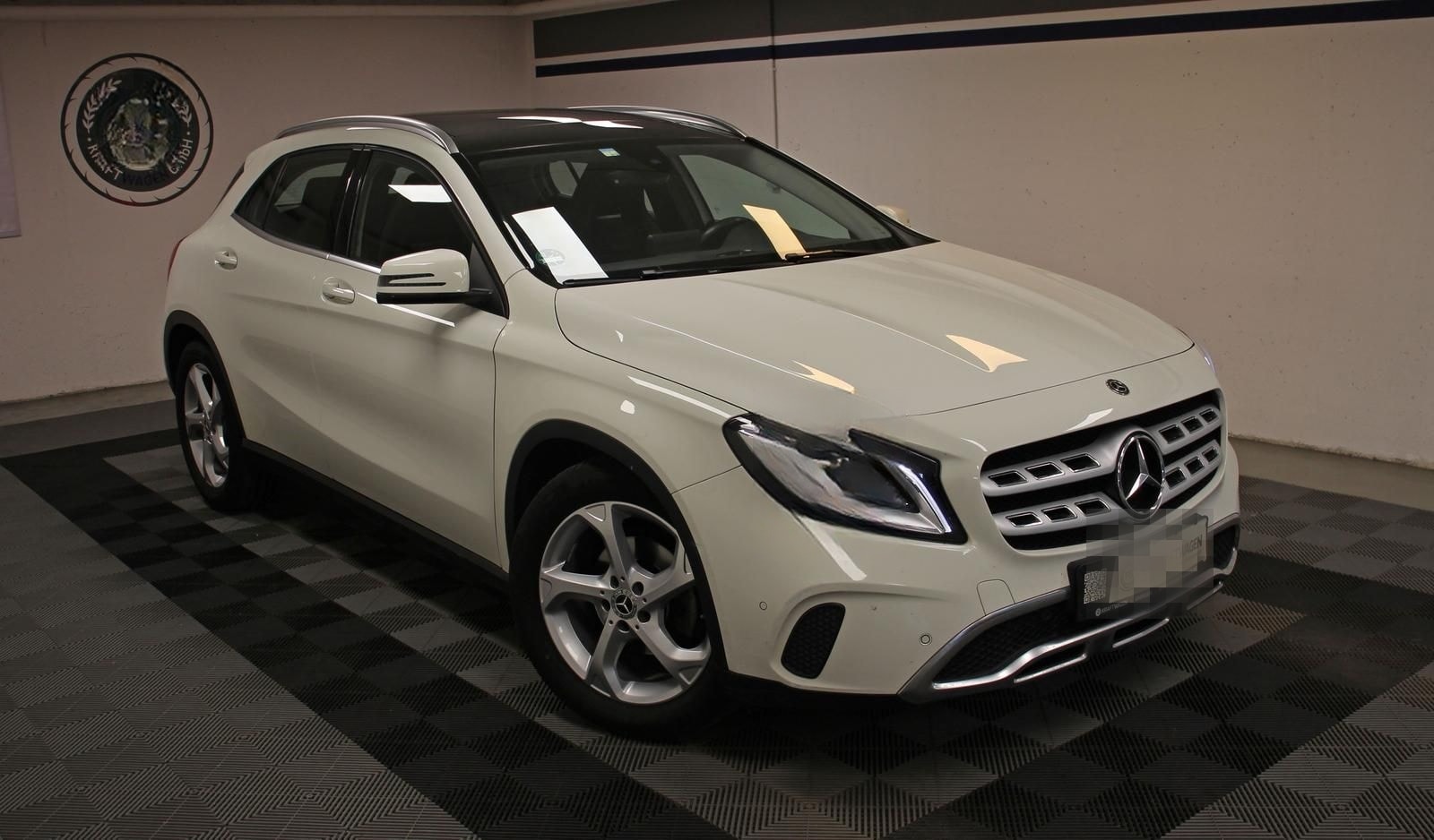 Mercedes-Benz GLA 200 Aut. PANO NAVI AHK TOTWINK. LED SHZ 2.HD foto 2