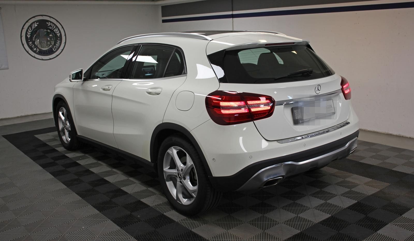 Mercedes-Benz GLA 200 Aut. PANO NAVI AHK TOTWINK. LED SHZ 2.HD foto 4