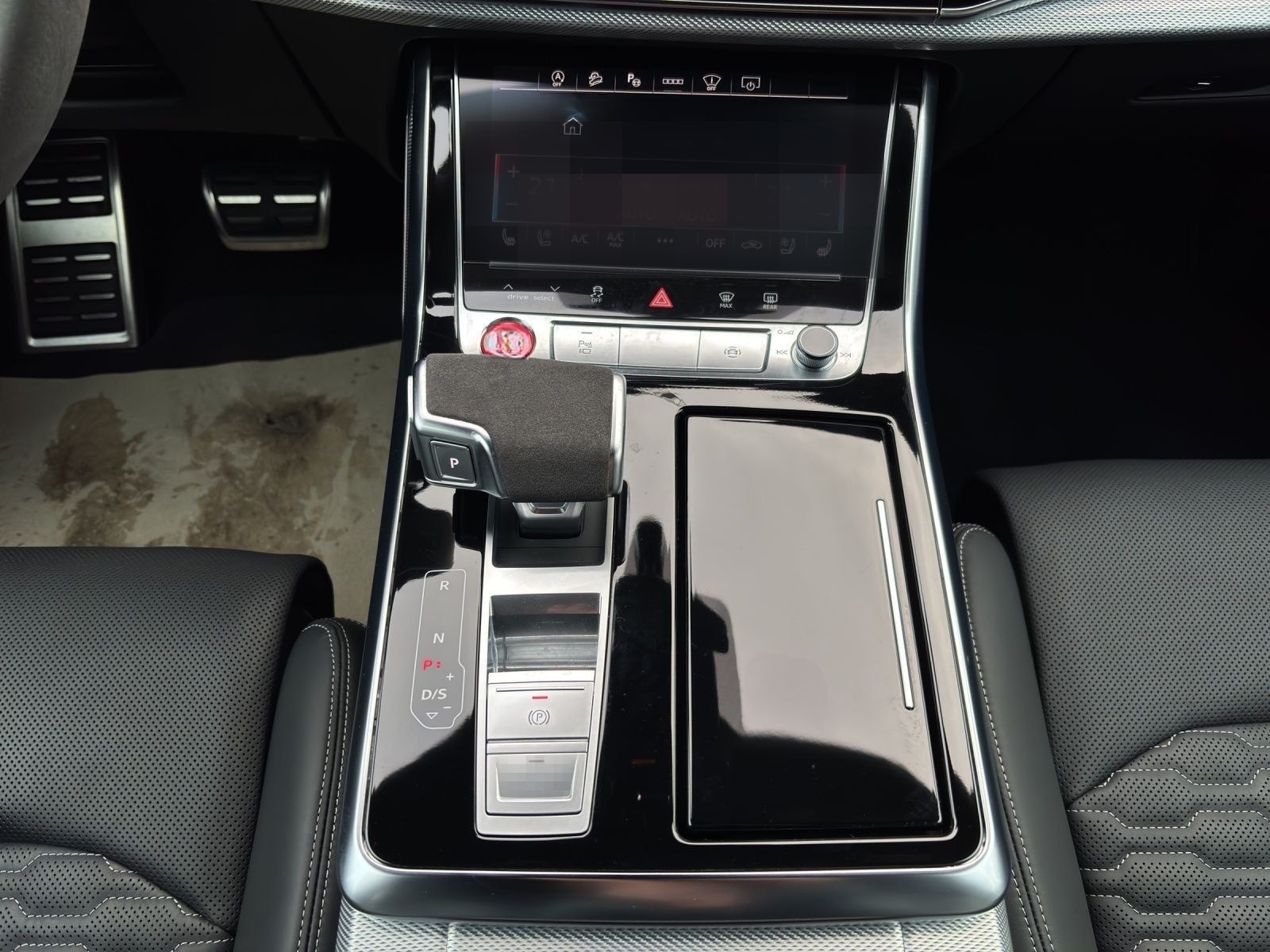 Audi RS Q8*PANO*AHK*HD-MATRIX*B&O*RS-AGA*HUD*23ZOLL foto 7