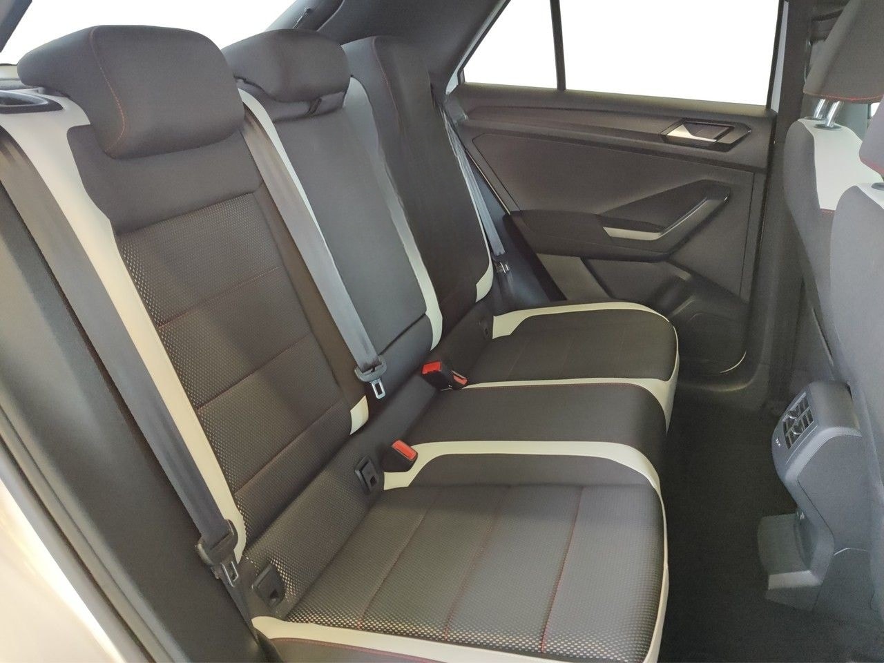 Volkswagen T-Roc 2.0 TDI DSG 4MOTION Sport, LED, ACC, Navi foto 9