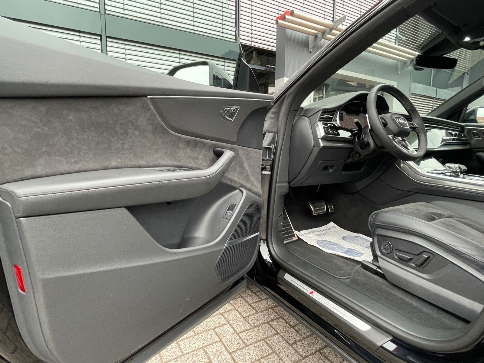 Audi RS Q8 4.0 TFSI qu. BLACK MATRIX DYNAMIK HUD PANO foto 9