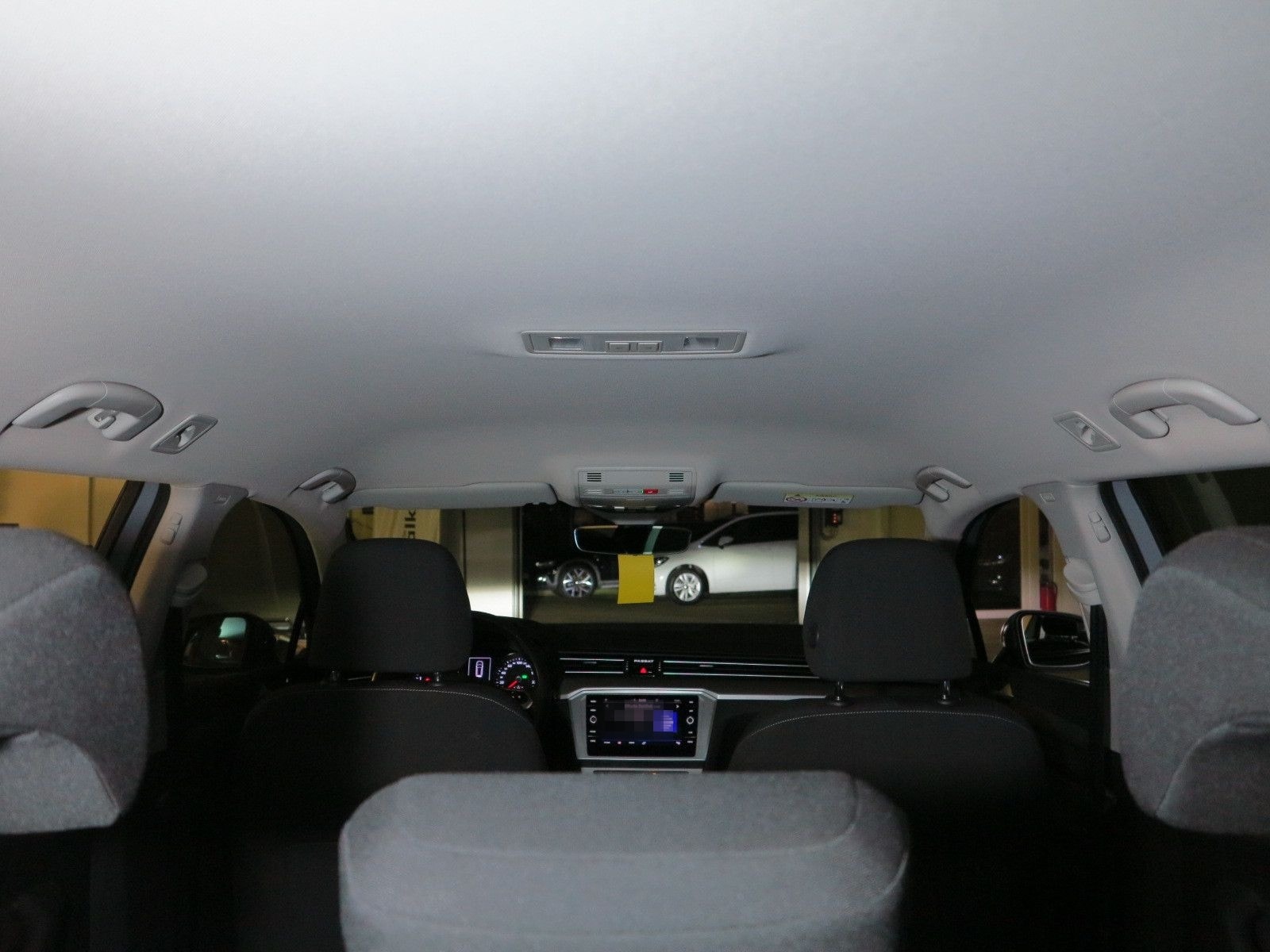 Volkswagen Passat Variant 2.0 TDI SCR DSG7 Navi DAB ACC foto 14