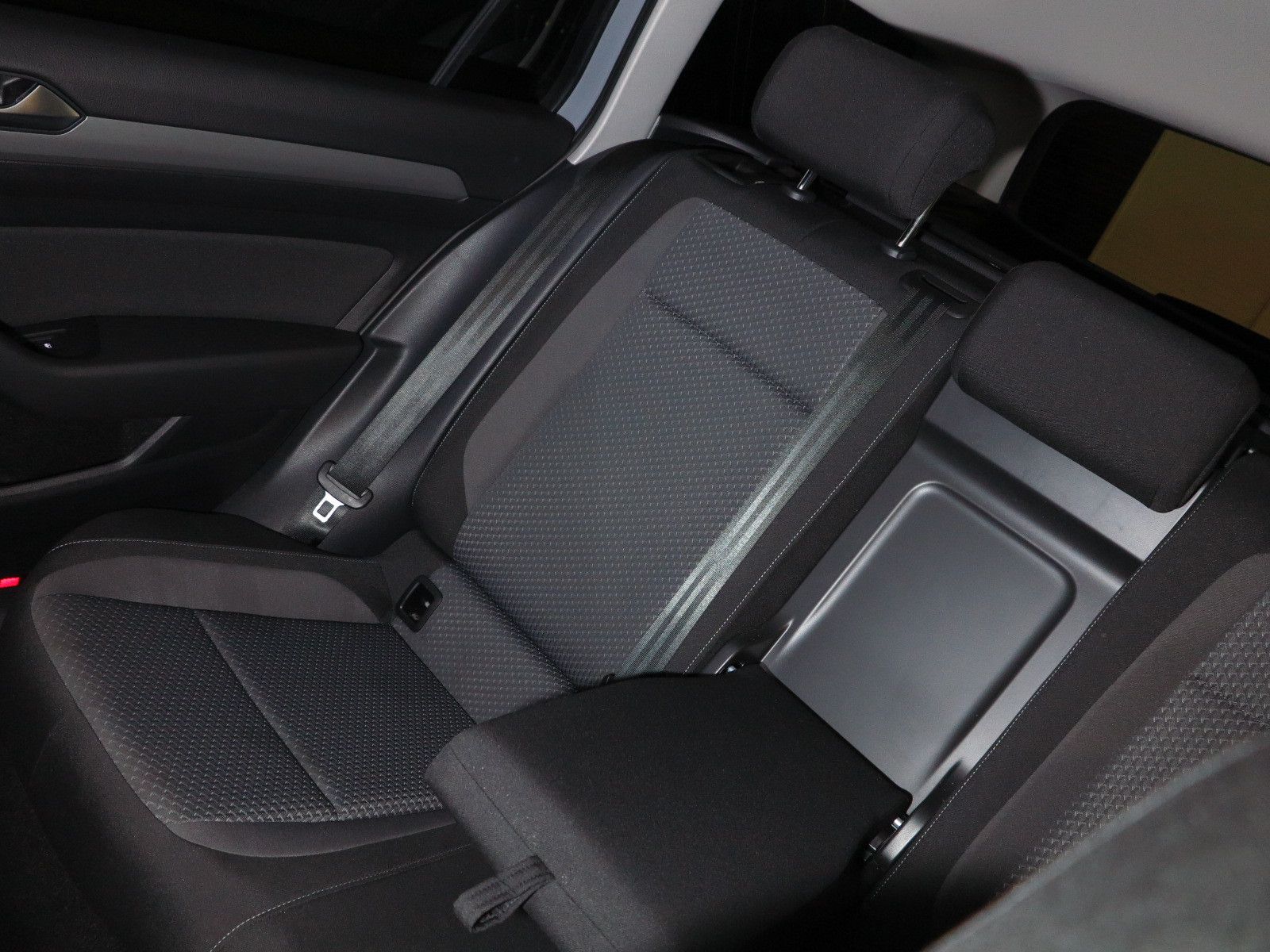 Volkswagen Passat Variant 2.0 TDI SCR DSG7 Navi DAB ACC foto 18