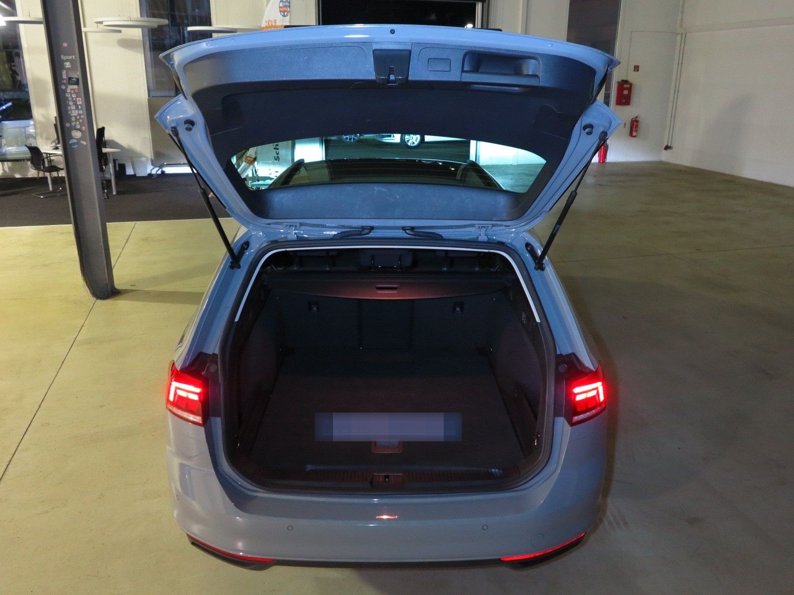 Volkswagen Passat Variant 2.0 TDI SCR DSG7 Navi DAB ACC foto 7