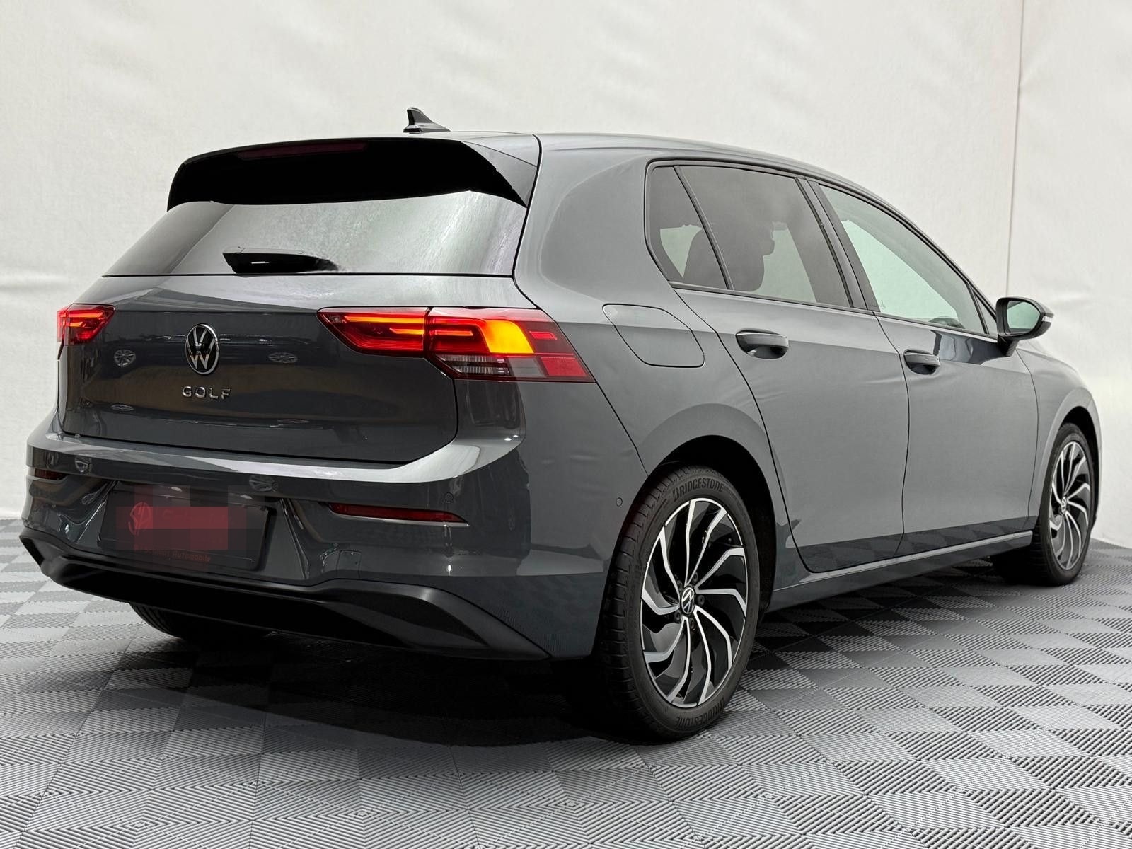 Volkswagen Golf Life 2,0 TDI STHZ Keyless ACC Navi LED  foto 11