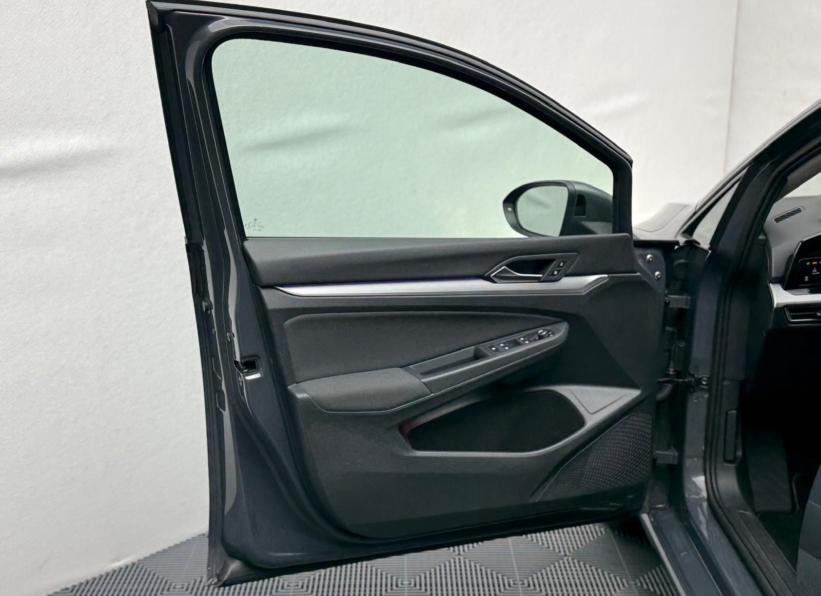 Volkswagen Golf Life 2,0 TDI STHZ Keyless ACC Navi LED  foto 15