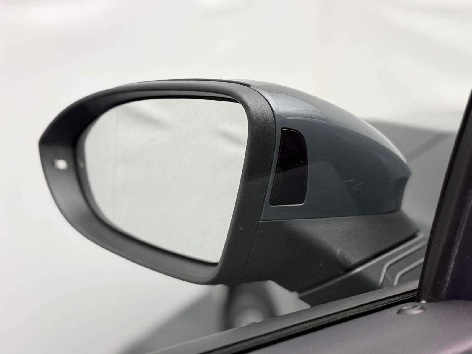 Volkswagen Golf Life 2,0 TDI STHZ Keyless ACC Navi LED  foto 16