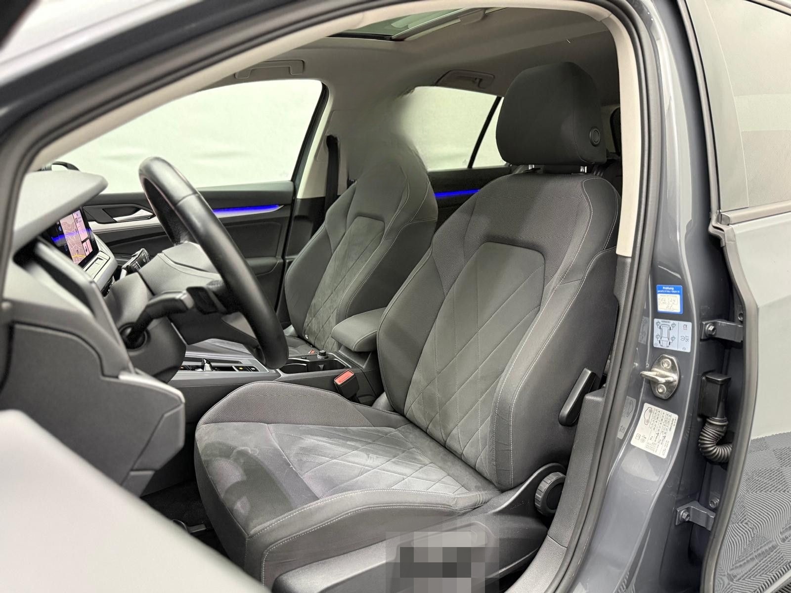 Volkswagen Golf Life 2,0 TDI STHZ Keyless ACC Navi LED  foto 20