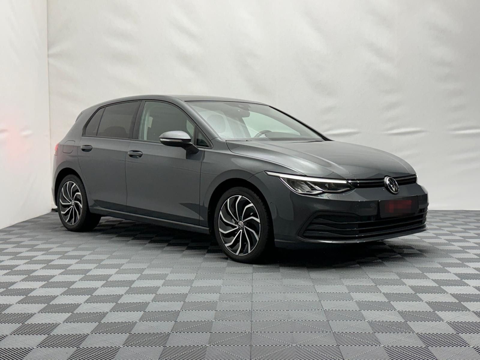 Volkswagen Golf Life 2,0 TDI STHZ Keyless ACC Navi LED  foto 3