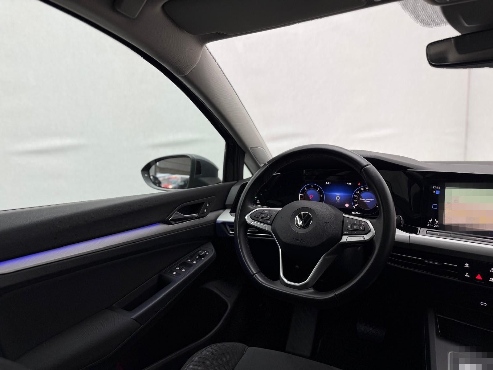 Volkswagen Golf Life 2,0 TDI STHZ Keyless ACC Navi LED  foto 22