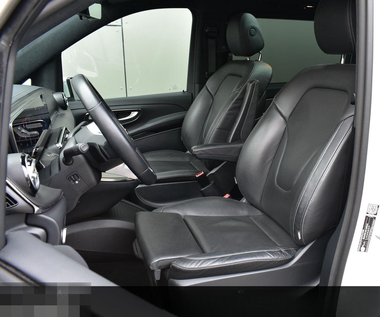 Mercedes-Benz V 300 d 4M EXCLUSIVE AMG DIST/360°/PANO/STAND/AI foto 21