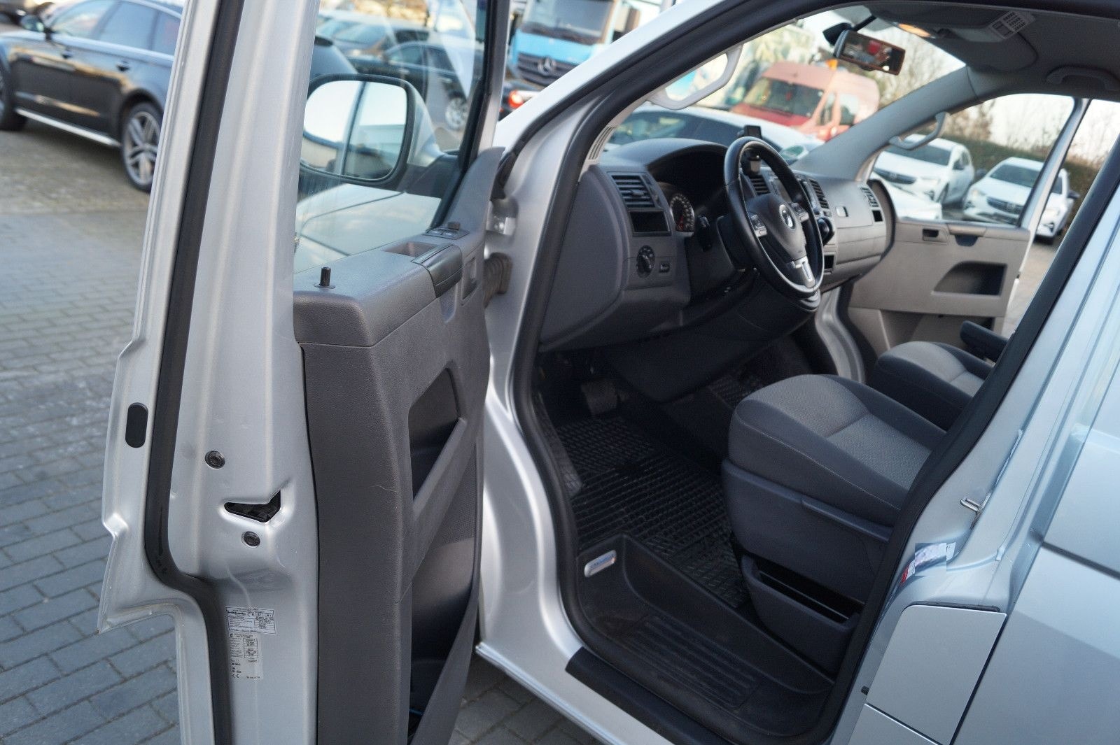 Volkswagen T5 Caravelle Comfortlin Lang DSG Aut Webasto AHK foto 6