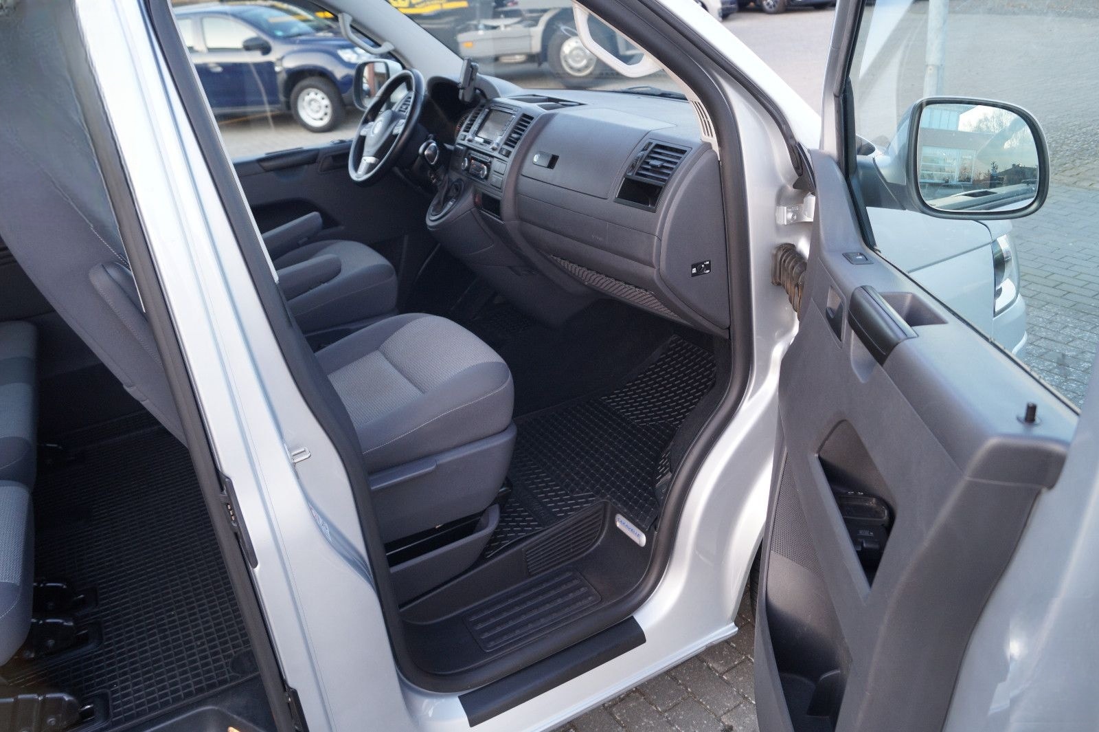 Volkswagen T5 Caravelle Comfortlin Lang DSG Aut Webasto AHK foto 10